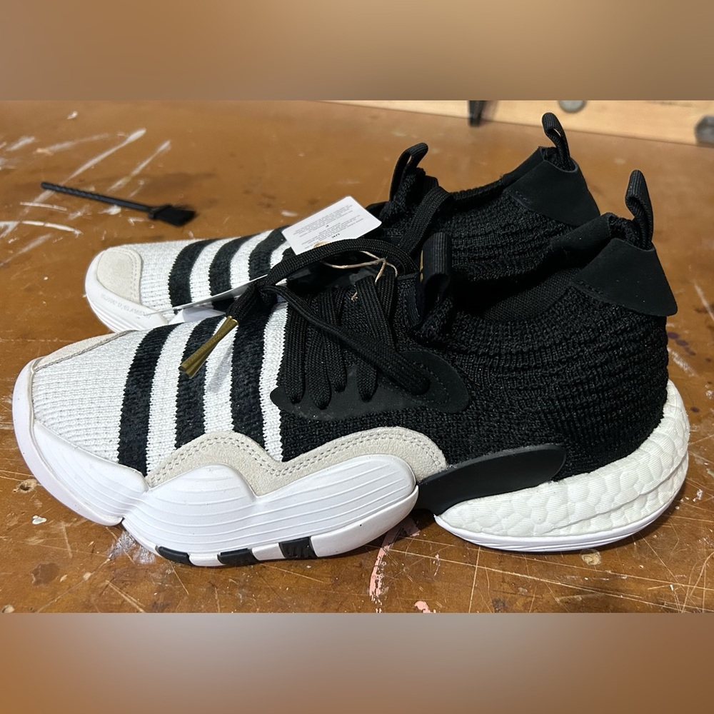 NWT Trae Young 2 Basketball shoes